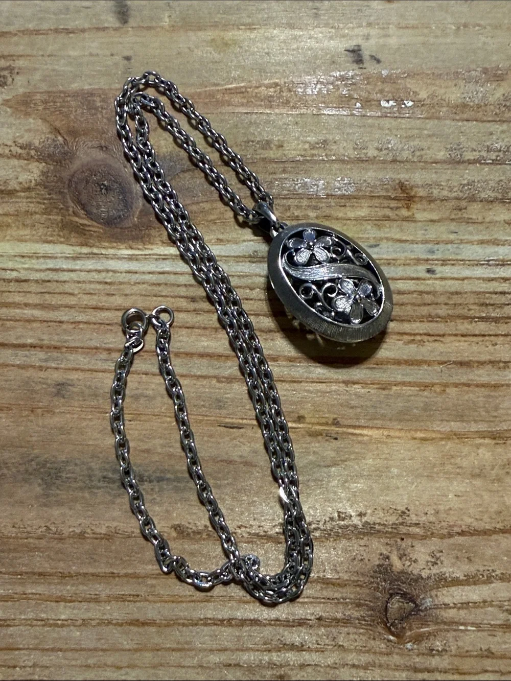 Vintage Silver Tone Filigree Floral Flower Oval Large Pendant Statement Necklace